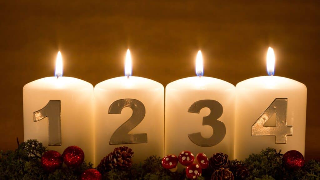 4 lit advent candles